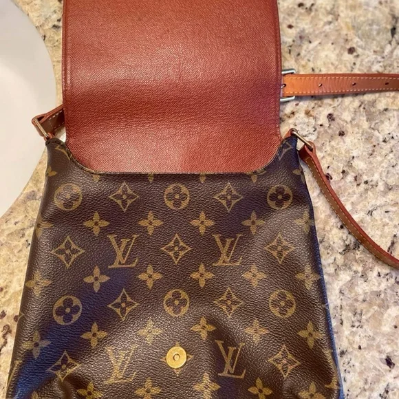 Louis Vuitton Monogram Musette Salsa - Picture 11 of 13